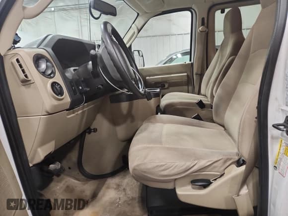 ✅ 2012 Ford Econoline Passenger XLT • VIN: 1FBNE3BL7CDA99904 • Лот: 89647335. Опубликован ранее на Copart с пробегом 160 164 миль. Бесплатный доступ к архиву аукционных продаж из США и подробный отчёт об истории автомобиля на DreamBid. Изображение 7.