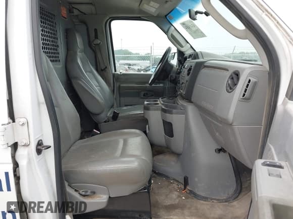 ✅ 2014 Ford Econoline Cargo Commercial • VIN: 1FTNS2EW3EDA71055 • Lot: 42443154. Wystawiony na IAAI z przebiegiem 199 569 mil. Bezpłatny archiwum sprzedaży aukcyjnych z USA i szczegółowy raport historii pojazdu na DreamBid. Zdjęcie 5.