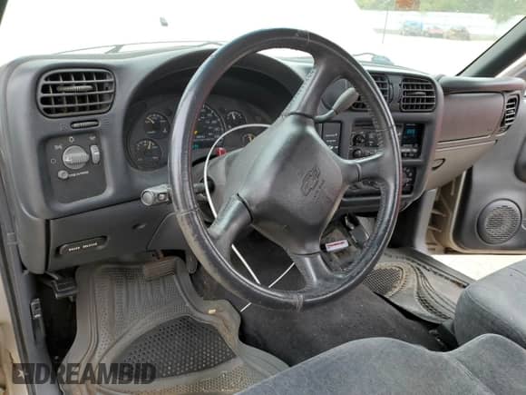 2001 Chevrolet S-10 с VIN 1GCCS195318150036, выставлен на аукционе Copart как лот 76132484 с пробегом 96 399 миль миль и Списание • Salvage title. История ставок и продаж доступна на DreamBid. Изображение 8.