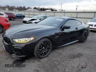 ✅ 2020 BMW M8 Competition • VIN: WBSAE0C01LBM08476 • Lot: 81789524. Wystawiony na Copart z przebiegiem 25 617 mil. Bezpłatny archiwum sprzedaży aukcyjnych z USA i szczegółowy raport historii pojazdu na DreamBid. Zdjęcie 1.