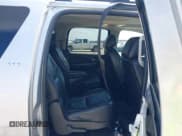 ✅ 2014 Chevrolet Suburban LTZ • VIN: 1GNSCKE06ER107262 • Lot: 43301081. Wystawiony na IAAI z przebiegiem 122 888 mil. Bezpłatny archiwum sprzedaży aukcyjnych z USA i szczegółowy raport historii pojazdu na DreamBid. Zdjęcie 8.