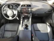 ✅ 2017 Jaguar F-Pace 35t Premium • VIN: SADCJ2BV9HA095134 • Lot: 86145205. Wystawiony na Copart z przebiegiem 95 636 mil. Bezpłatny archiwum sprzedaży aukcyjnych z USA i szczegółowy raport historii pojazdu na DreamBid. Zdjęcie 8.