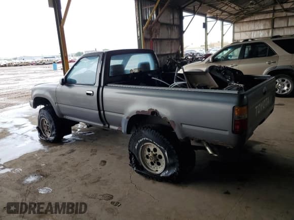 ✅ 1989 Toyota Pickup DLX • VIN: JT4VN01DXK2000300 • Lot: 85559725. Listed on Copart with Not provided. Free auction sales archive from the USA and detailed vehicle history report at DreamBid. Image 2.