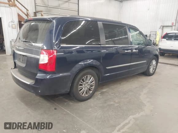 ✅ 2016 Chrysler Town & Country Touring L Anniversary Edition • VIN: 2C4RC1CG6GR207103 • Lot: 43376129. Listed on IAAI with 186,385 mi. Free auction sales archive from the USA and detailed vehicle history report at DreamBid. Image 4.