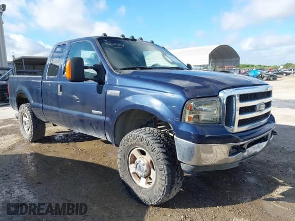 ✅ 2005 Ford F-250 XL • VIN: 1FTSX21P55EC70752 • Lot: 42693697. Listed on IAAI with 252,081 mi. Free auction sales archive from the USA and detailed vehicle history report at DreamBid. Image 1.