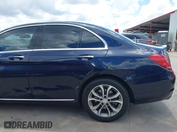 ✅ 2016 Mercedes-Benz C 300 Luxury • VIN: 55SWF4KB8GU138247 • Lot: 43014664. Listed on IAAI with 116,334 mi. Free auction sales archive from the USA and detailed vehicle history report at DreamBid. Image 17.
