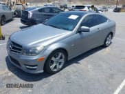 ✅ 2012 Mercedes-Benz C 250 • VIN: WDDGJ4HB2CF801514 • Lot: 42777592. Wystawiony na IAAI z przebiegiem 120 620 mil. Bezpłatny archiwum sprzedaży aukcyjnych z USA i szczegółowy raport historii pojazdu na DreamBid. Zdjęcie 2.