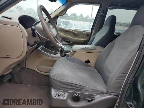 ✅ 2001 Ford Expedition • VIN: 1FMEU16W41LA36734 • Lot: 70481035. Listed on Copart with 341,811 mi. Free auction sales archive from the USA and detailed vehicle history report at DreamBid. Image 7.
