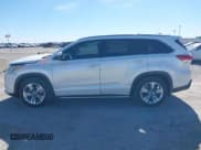 ✅ 2018 Toyota Highlander Limited • VIN: 5TDYZRFH0JS281323 • Lot: 43661547. Wystawiony na IAAI z przebiegiem 175 260 mil. Bezpłatny archiwum sprzedaży aukcyjnych z USA i szczegółowy raport historii pojazdu na DreamBid. Zdjęcie 15.