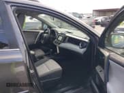 ✅ 2014 Toyota RAV4 LE • VIN: JTMZFREV9EJ005634 • Lot: 43464815. Wystawiony na IAAI z przebiegiem 194 719 mil. Bezpłatny archiwum sprzedaży aukcyjnych z USA i szczegółowy raport historii pojazdu na DreamBid. Zdjęcie 5.