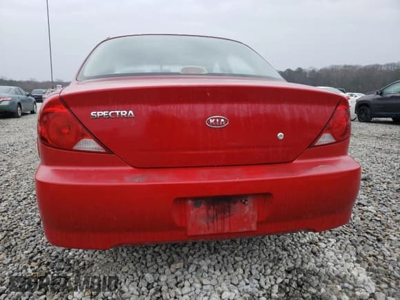✅ 2003 Kia Spectra • VIN: KNAFB121535245946 • Лот: 45688365. Опубликован ранее на Copart с пробегом 196 338 миль. Бесплатный доступ к архиву аукционных продаж из США и подробный отчёт об истории автомобиля на DreamBid. Изображение 6.