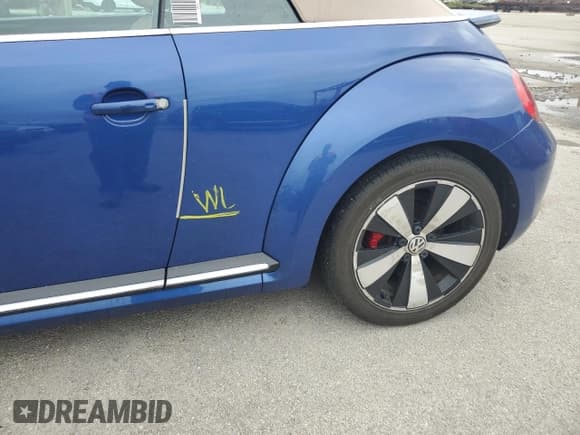 ✅ 2013 Volkswagen Beetle 2.0T w/Sound/Nav • VIN: 3VW7A7AT4DM817548 • Лот: 74474064. Опубликован ранее на Copart с пробегом Не указан. Бесплатный доступ к архиву аукционных продаж из США и подробный отчёт об истории автомобиля на DreamBid. Изображение 12.