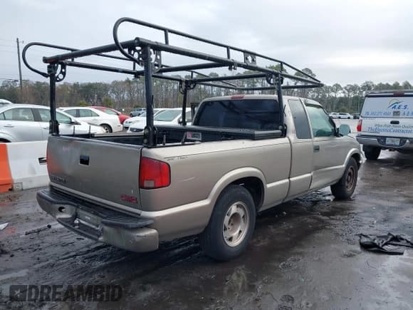 ✅ 2000 GMC Sonoma SLS • VIN: 1GTCS19W1Y8241082 • Lot: 41394788. Listed on IAAI with 193,110 mi. Free auction sales archive from the USA and detailed vehicle history report at DreamBid. Image 4.