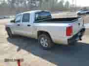 2007 Dodge Dakota ST z VIN 1D7HW28P17S184237, wystawiony jako Copart lot #43230605 z przebiegiem 151 993 mil mil oraz Czysty tytuł • Clean title. Historia ofert i sprzedaży dostępna na DreamBid. Obrazek 2.