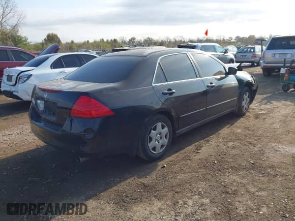 ✅ 2007 Honda Accord • VIN: 1HGTM56497A090750 • Lot: 43705104. Listed on IAAI with 184,340 mi. Free auction sales archive from the USA and detailed vehicle history report at DreamBid. Image 4.