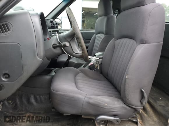 ✅ 1998 Chevrolet S-10 • VIN: 1GCCS1444WK202508 • Lot: 86473275. Wystawiony na Copart z przebiegiem 289 317 mil. Bezpłatny archiwum sprzedaży aukcyjnych z USA i szczegółowy raport historii pojazdu na DreamBid. Zdjęcie 7.