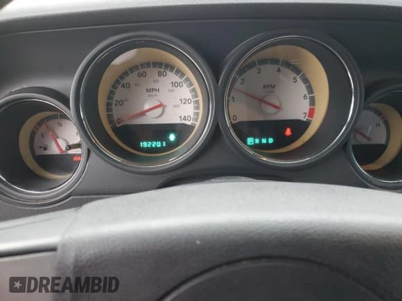 ✅ 2010 Dodge Challenger SE • VIN: 2B3CJ4DV0AH159879 • Lot: 45016735. Wystawiony na Copart z przebiegiem 192 201 mil. Bezpłatny archiwum sprzedaży aukcyjnych z USA i szczegółowy raport historii pojazdu na DreamBid. Zdjęcie 9.