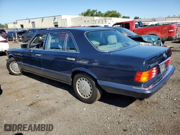 ✅ 1991 Mercedes-Benz 420 SEL • VIN: WDBCA35E1MA599800 • Lot: 66687274. Wystawiony na Copart z przebiegiem 84 817 mil. Bezpłatny archiwum sprzedaży aukcyjnych z USA i szczegółowy raport historii pojazdu na DreamBid. Zdjęcie 2.