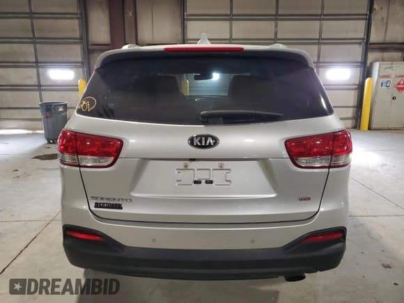 ✅ 2018 Kia Sorento LX • VIN: 5XYPGDA34JG345778 • Lot: 80525755. Wystawiony na Copart z przebiegiem 63 143 mil. Bezpłatny archiwum sprzedaży aukcyjnych z USA i szczegółowy raport historii pojazdu na DreamBid. Zdjęcie 6.