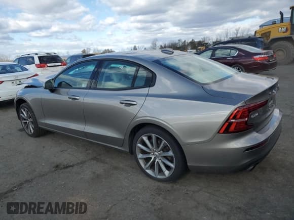 ✅ 2020 Volvo S60 Momentum • VIN: 7JR102FK1LG064926 • Lot: 42684723. Wystawiony na Copart z przebiegiem 29 109 mil. Bezpłatny archiwum sprzedaży aukcyjnych z USA i szczegółowy raport historii pojazdu na DreamBid. Zdjęcie 2.
