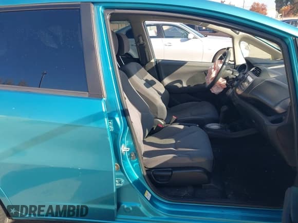 ✅ 2013 Honda Fit • VIN: JHMGE8H32DC043724 • Lot: 43827760. Listed on IAAI with 92,442 mi. Free auction sales archive from the USA and detailed vehicle history report at DreamBid. Image 5.