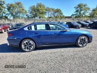 ✅ 2024 BMW i5 eDrive40 • VIN: WBY33FK05RCR56573 • Lot: 76009714. Wystawiony na Copart z przebiegiem 241 mil. Bezpłatny archiwum sprzedaży aukcyjnych z USA i szczegółowy raport historii pojazdu na DreamBid. Zdjęcie 4.