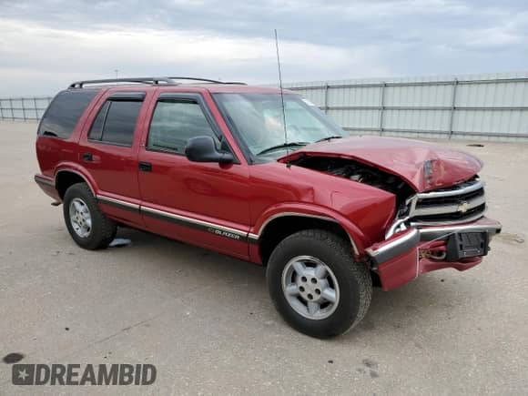 1997 Chevrolet Blazer LS z VIN 1GNDT13WXV2180296, wystawiony jako Copart lot #75976434 z przebiegiem 85 247 mil mil oraz Szkoda całkowita • Salvage title. Historia ofert i sprzedaży dostępna na DreamBid. Obrazek 4.