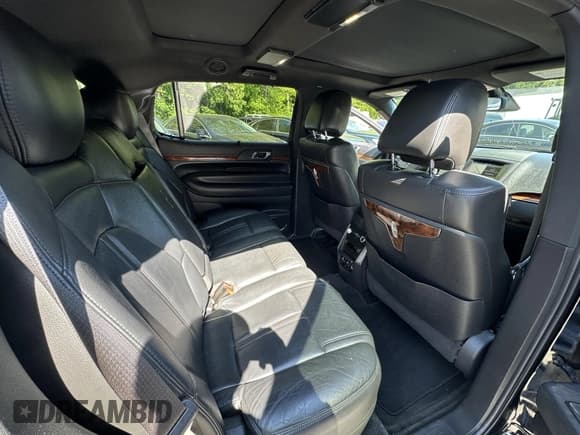 ✅ 2018 Lincoln MKT • VIN: 2LMHJ5NK7JBL02473 • Lot: 43794960. Wystawiony na IAAI z przebiegiem 243 933 mil. Bezpłatny archiwum sprzedaży aukcyjnych z USA i szczegółowy raport historii pojazdu na DreamBid. Zdjęcie 7.