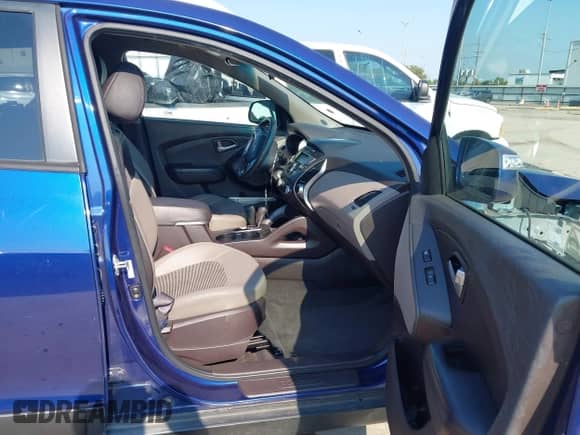 2013 Hyundai Tucson GLS z VIN KM8JU3AC9DU561035, wystawiony jako IAAI lot #43040764 z przebiegiem 145 743 mil mil oraz . Historia ofert i sprzedaży dostępna na DreamBid. Obrazek 5.