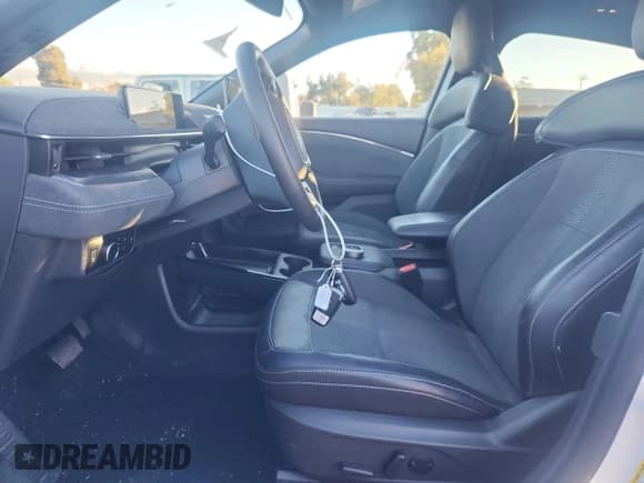 ✅ 2023 Ford Mustang Mach-E GT • VIN: 3FMTK4SX5PMA45379 • Lot: 93000315. Wystawiony na Copart z przebiegiem 34 019 mil. Bezpłatny archiwum sprzedaży aukcyjnych z USA i szczegółowy raport historii pojazdu na DreamBid. Zdjęcie 7.