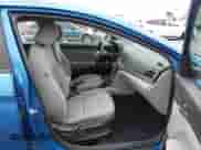 2018 Hyundai Elantra SE z VIN KMHD74LF7JU472903, wystawiony jako IAAI lot #43534979 z przebiegiem 41 692 mil mil oraz . Historia ofert i sprzedaży dostępna na DreamBid. Obrazek 17.