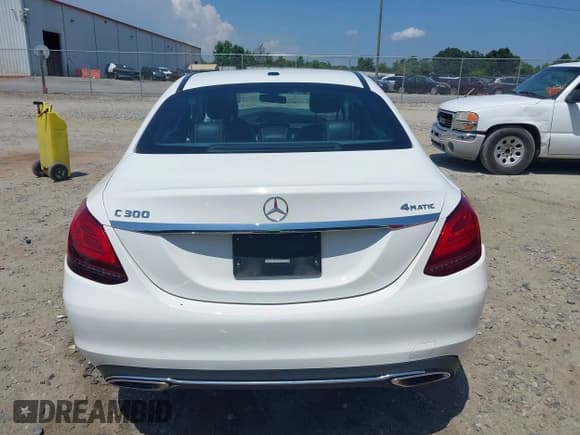 ✅ 2019 Mercedes-Benz C 300 • VIN: 55SWF8EB7KU310912 • Lot: 42605032. Wystawiony na IAAI z przebiegiem 113 105 mil. Bezpłatny archiwum sprzedaży aukcyjnych z USA i szczegółowy raport historii pojazdu na DreamBid. Zdjęcie 17.