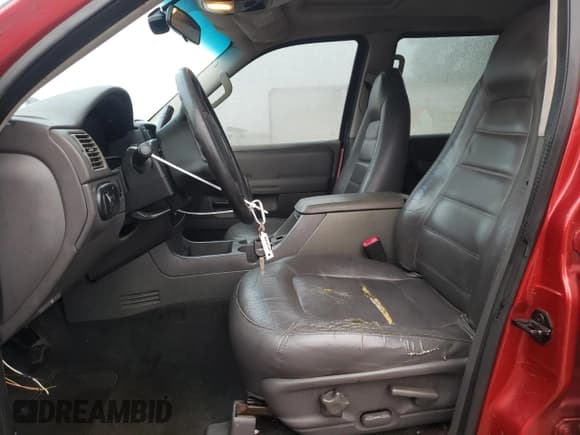 ✅ 2002 Ford Explorer XLT • VIN: 1FMDU73W52UB72983 • Лот: 81581295. Опубликован ранее на Copart с пробегом Не указан. Бесплатный доступ к архиву аукционных продаж из США и подробный отчёт об истории автомобиля на DreamBid. Изображение 7.