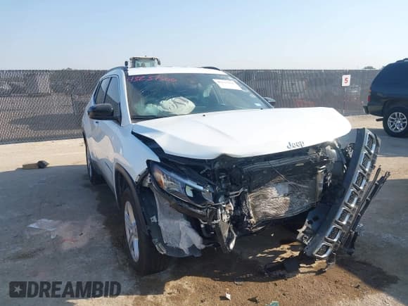 ✅ 2023 Jeep Compass Altitude • VIN: 3C4NJDBN1PT509272 • Lot: 43237556. Wystawiony na IAAI z przebiegiem 58 187 mil. Bezpłatny archiwum sprzedaży aukcyjnych z USA i szczegółowy raport historii pojazdu na DreamBid. Zdjęcie 1.