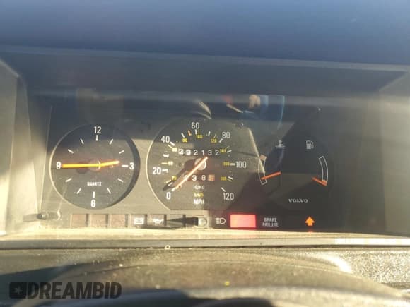 ✅ 1985 Volvo 240 DL • VIN: YV1AX8857F3632820 • Lot: 77313344. Listed on Copart with 292,132 mi. Free auction sales archive from the USA and detailed vehicle history report at DreamBid. Image 9.