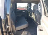 ✅ 2025 GMC Sierra 1500 SLT • VIN: 1GTPHDED2SZ317707 • Лот: 43613338. Опубликован ранее на IAAI с пробегом 11 726 миль. Бесплатный доступ к архиву аукционных продаж из США и подробный отчёт об истории автомобиля на DreamBid. Изображение 8.