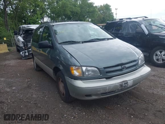 ✅ 1999 Toyota Sienna LE • VIN: 4T3ZF13CXXU120136 • Lot: 42781650. Listed on IAAI with 185,606 mi. Free auction sales archive from the USA and detailed vehicle history report at DreamBid. Image 1.