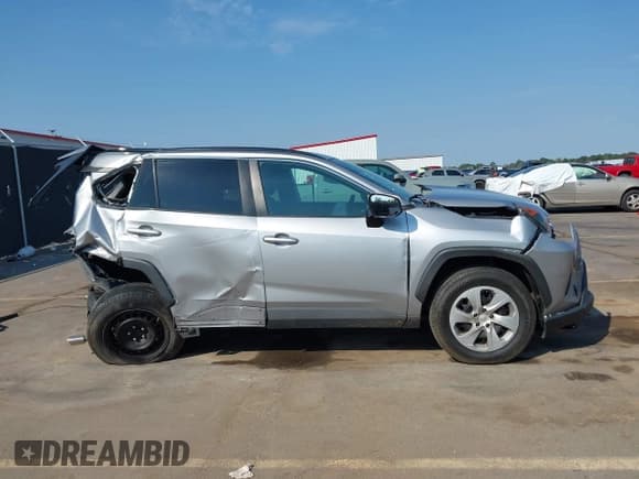 ✅ 2020 Toyota RAV4 LE • VIN: 2T3K1RFV3LW059427 • Lot: 43141578. Wystawiony na IAAI z przebiegiem 91 418 mil. Bezpłatny archiwum sprzedaży aukcyjnych z USA i szczegółowy raport historii pojazdu na DreamBid. Zdjęcie 14.