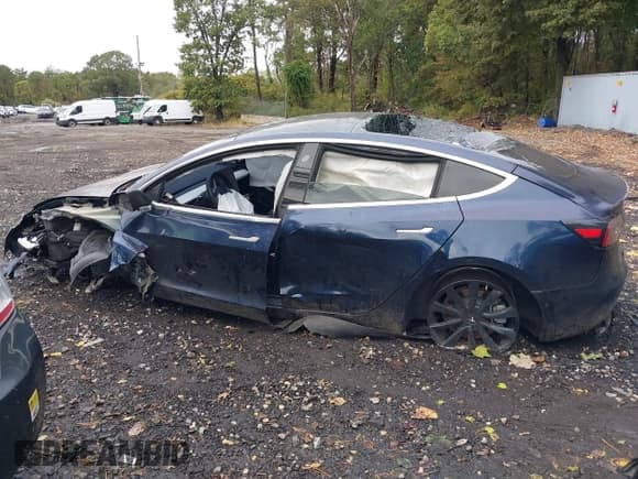 ✅ 2020 Tesla Model 3 Long Range • VIN: 5YJ3E1EB5LF791470 • Lot: 43437339. Wystawiony na IAAI z przebiegiem 76 808 mil. Bezpłatny archiwum sprzedaży aukcyjnych z USA i szczegółowy raport historii pojazdu na DreamBid. Zdjęcie 13.