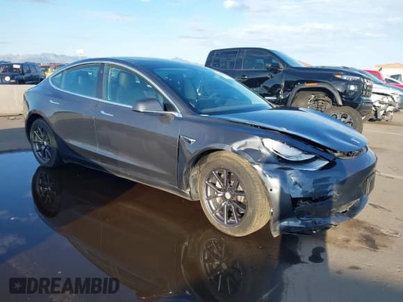 ✅ 2019 Tesla Model 3 Long Range • VIN: 5YJ3E1EB4KF386067 • Lot: 42606003. Wystawiony na IAAI z przebiegiem 54 655 mil. Bezpłatny archiwum sprzedaży aukcyjnych z USA i szczegółowy raport historii pojazdu na DreamBid. Zdjęcie 1.