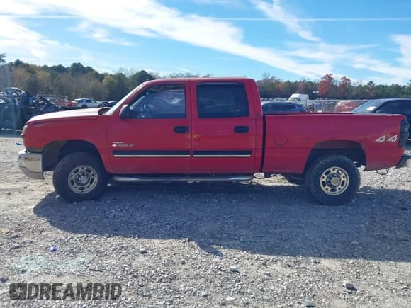 ✅ 2006 Chevrolet Silverado 2500HD LT3 • VIN: 1GCHK23D66F234544 • Lot: 43714309. Wystawiony na IAAI z przebiegiem 226 094 mil. Bezpłatny archiwum sprzedaży aukcyjnych z USA i szczegółowy raport historii pojazdu na DreamBid. Zdjęcie 15.