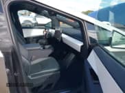 ✅ 2024 Tesla Cybertruck Cyberbeast • VIN: 7G2CEHEE7RA012835 • Lot: 42050982. Wystawiony na IAAI z przebiegiem 16 881 mil. Bezpłatny archiwum sprzedaży aukcyjnych z USA i szczegółowy raport historii pojazdu na DreamBid. Zdjęcie 5.