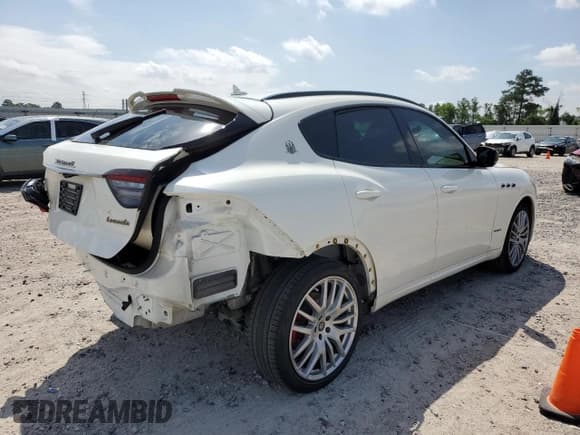 ✅ 2021 Maserati Levante GranSport • VIN: ZN661XUS4MX359617 • Lot: 49903043. Wystawiony na Copart z przebiegiem 28 426 mil. Bezpłatny archiwum sprzedaży aukcyjnych z USA i szczegółowy raport historii pojazdu na DreamBid. Zdjęcie 3.