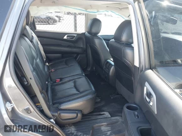 ✅ 2016 Nissan Pathfinder Platinum • VIN: 5N1AR2MN3GC643006 • Lot: 43611488. Wystawiony na IAAI z przebiegiem 86 625 mil. Bezpłatny archiwum sprzedaży aukcyjnych z USA i szczegółowy raport historii pojazdu na DreamBid. Zdjęcie 8.