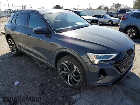 ✅ 2024 Audi Q8 e-tron Premium Plus • VIN: WA15AAGE2RB053630 • Лот: 46319655. Опубликован ранее на Copart с пробегом 3 435 миль. Бесплатный доступ к архиву аукционных продаж из США и подробный отчёт об истории автомобиля на DreamBid. Изображение 4.