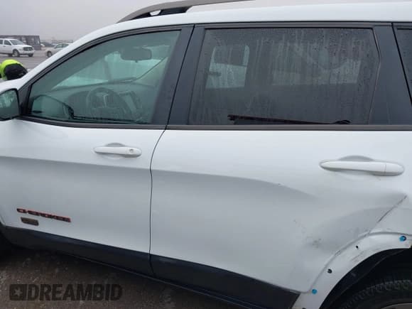 ✅ 2017 Jeep Cherokee Latitude • VIN: 1C4PJLCB5HW571941 • Лот: 41156440. Опубликован ранее на IAAI с пробегом 135 862 миль. Бесплатный доступ к архиву аукционных продаж из США и подробный отчёт об истории автомобиля на DreamBid. Изображение 14.