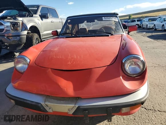 ✅ 1983 Alfa Romeo Spider Veloce • VIN: ZARBA5413D1017001 • Lot: 68685714. Wystawiony na Copart z przebiegiem 71 738 mil. Bezpłatny archiwum sprzedaży aukcyjnych z USA i szczegółowy raport historii pojazdu na DreamBid. Zdjęcie 5.