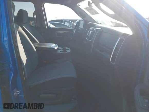 2024 Ram 1500 SLT z VIN 1C6RR6GG0RS123129, wystawiony jako IAAI lot #43186866 z przebiegiem 53 868 mil mil oraz . Historia ofert i sprzedaży dostępna na DreamBid. Obrazek 5.