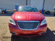 ✅ 2013 Chrysler 200 Touring • VIN: 1C3BCBEB9DN526677 • Lot: 85516405. Wystawiony na Copart z przebiegiem 104 529 mil. Bezpłatny archiwum sprzedaży aukcyjnych z USA i szczegółowy raport historii pojazdu na DreamBid. Zdjęcie 5.
