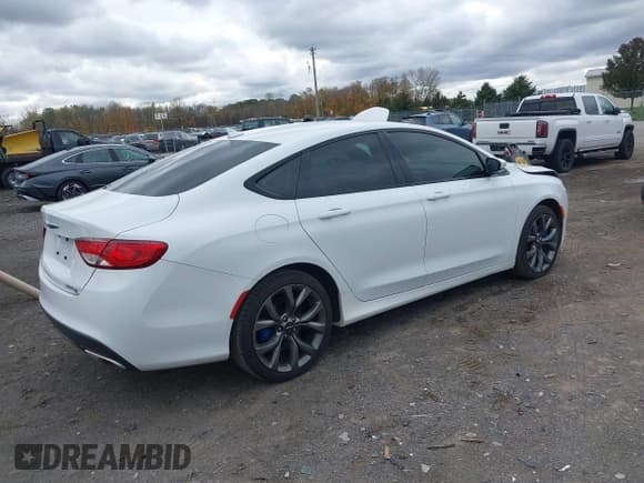 ✅ 2016 Chrysler 200 S • VIN: 1C3CCCDG5GN180445 • Lot: 43511310. Listed on IAAI with 95,698 mi. Free auction sales archive from the USA and detailed vehicle history report at DreamBid. Image 4.